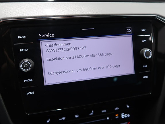 Volkswagen Passat 27 of 30