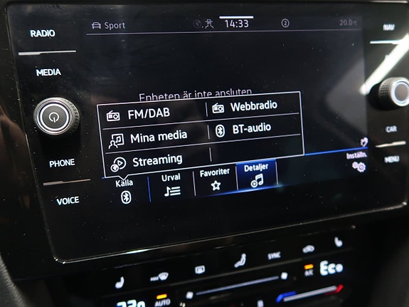 Volkswagen Passat 22 of 30