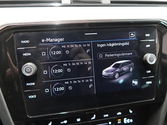 Volkswagen Passat 24 of 30