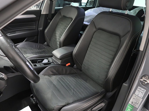 Volkswagen Passat 16 of 30