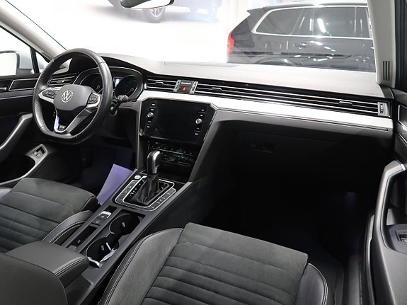 Volkswagen Passat 18 of 30