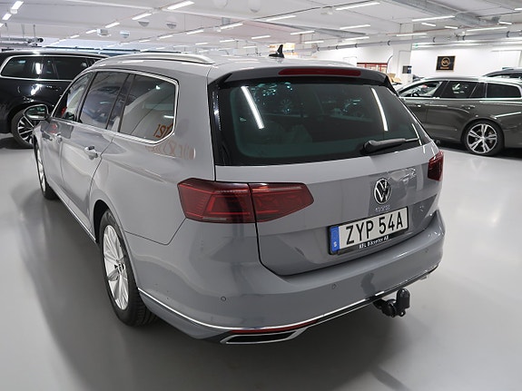 Volkswagen Passat 8 of 30