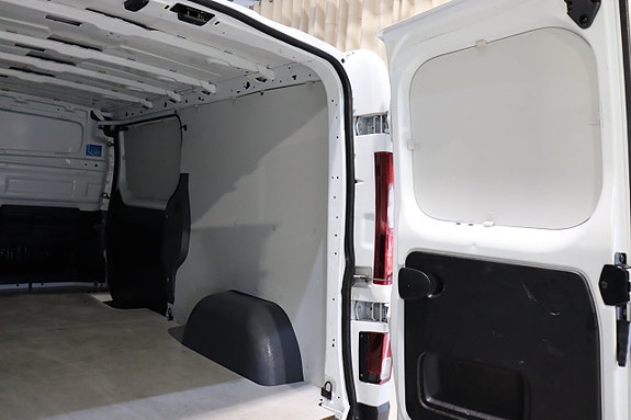 Renault Trafic 12 of 30
