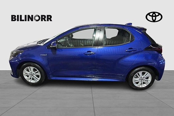 Toyota Yaris 2 of 24