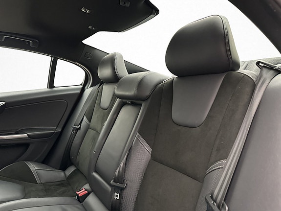Volvo S60 13 of 26