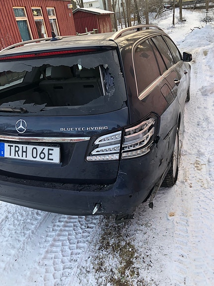 Mercedes-Benz E300 3 of 5