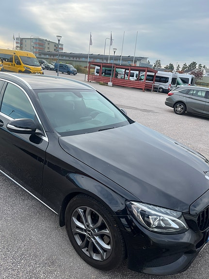 Mercedes-Benz C220 5 of 6