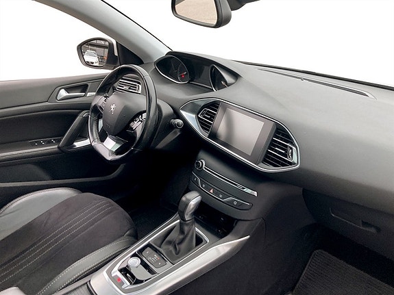 Peugeot 308 SW 11 of 15