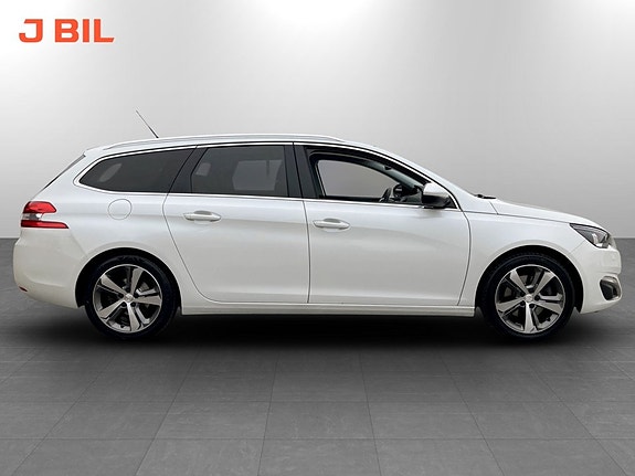 Peugeot 308 SW 13 of 15