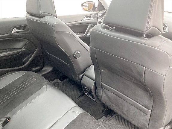 Peugeot 308 SW 12 of 15