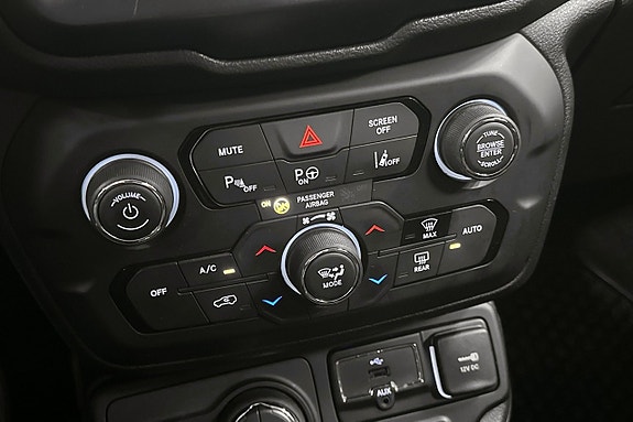 Jeep Renegade 13 of 18