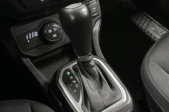 Jeep Renegade 12 of 18