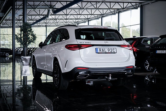 Mercedes-Benz GLC300 e 8 of 27