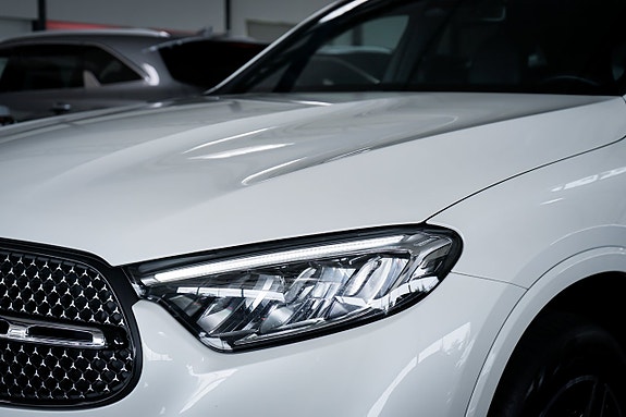 Mercedes-Benz GLC300 e 4 of 27