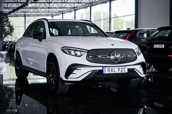 Mercedes-Benz GLC300 e 3 of 27
