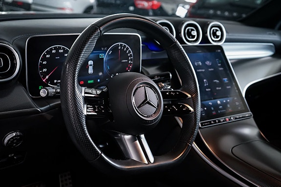 Mercedes-Benz GLC300 e 10 of 27