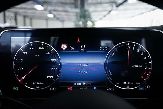 Mercedes-Benz GLC300 e 11 of 27