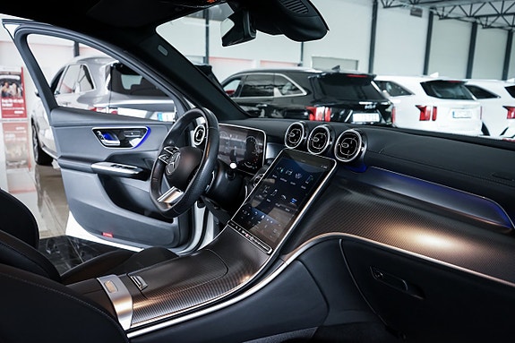 Mercedes-Benz GLC300 e 25 of 27