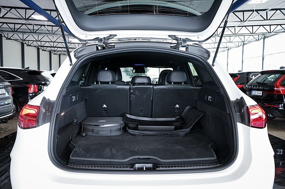Mercedes-Benz GLC300 e 27 of 27