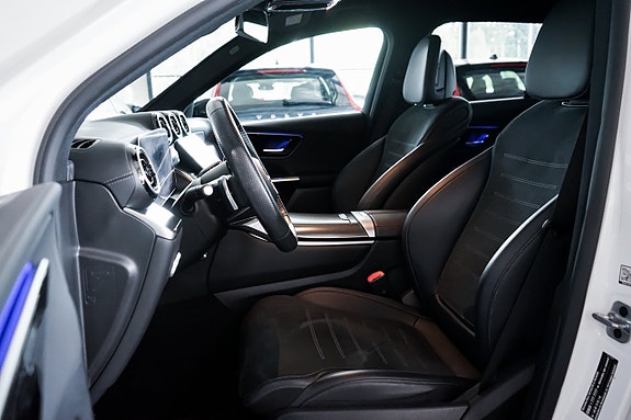 Mercedes-Benz GLC300 e 24 of 27