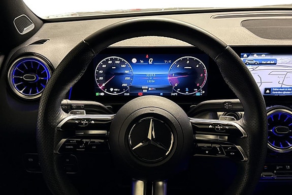 Mercedes-Benz GLB250+ 11 of 26