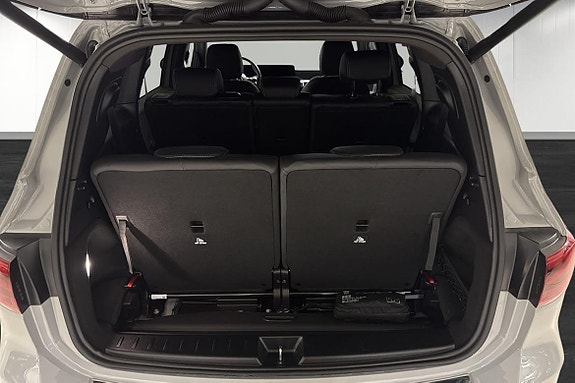 Mercedes-Benz GLB250+ 20 of 26