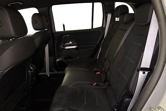 Mercedes-Benz GLB250+ 18 of 26