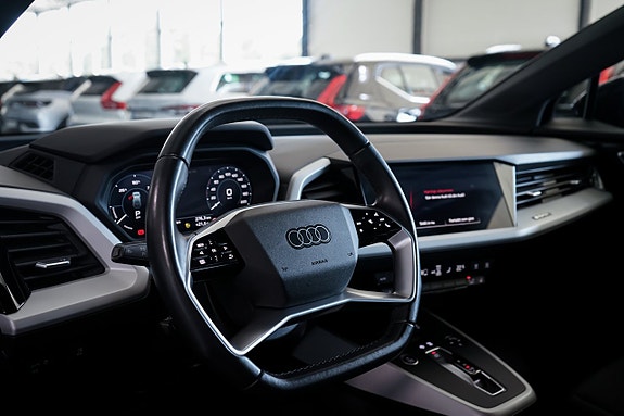 Audi Q4 e-tron 10 of 28