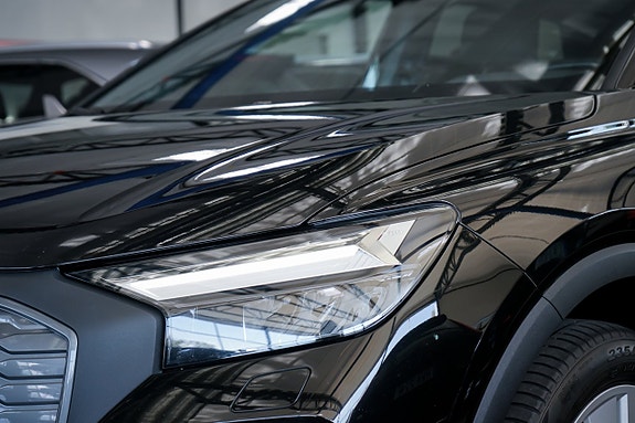 Audi Q4 e-tron 4 of 28