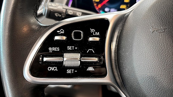 Mercedes-Benz EQB300 12 of 15
