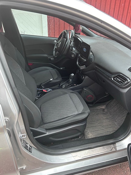 Ford Fiesta 9 of 13