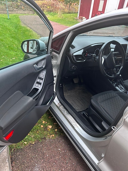 Ford Fiesta 10 of 13