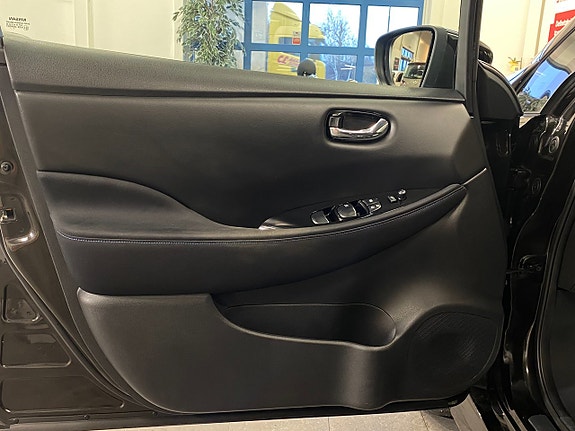 Nissan Leaf 6 of 18