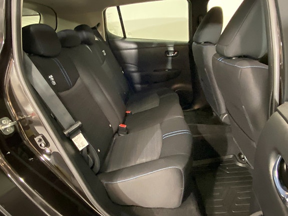 Nissan Leaf 17 of 18