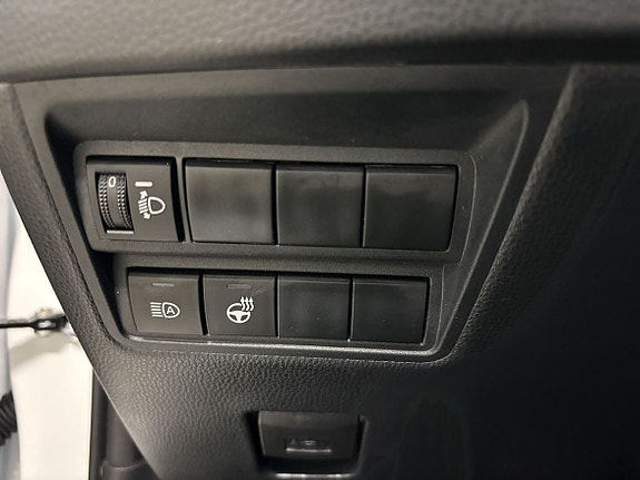 Toyota Yaris 12 of 15