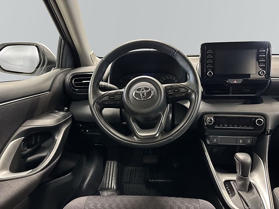 Toyota Yaris 9 of 15