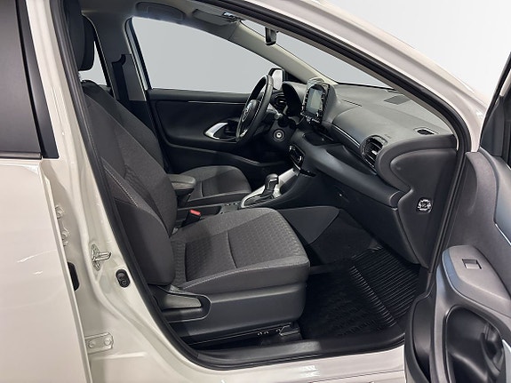 Toyota Yaris 6 of 15
