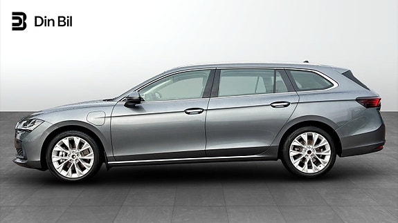 Skoda Superb 2 of 12