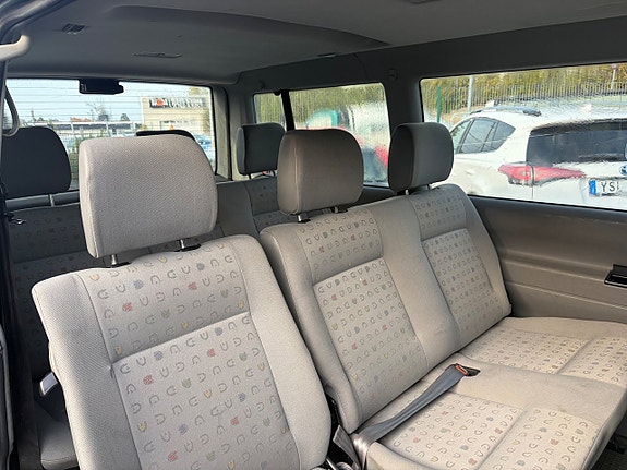 Volkswagen Caravelle 11 of 13