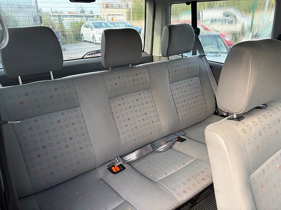 Volkswagen Caravelle 12 of 13