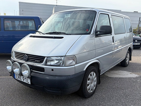 Volkswagen Caravelle 8 of 13