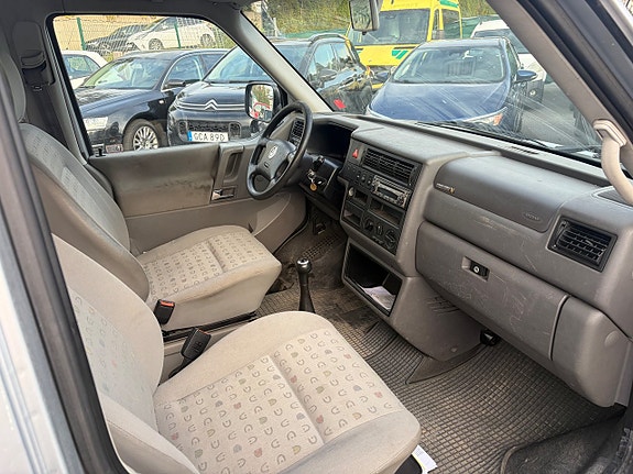 Volkswagen Caravelle 9 of 13