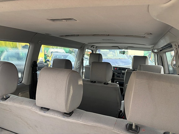 Volkswagen Caravelle 4 of 13