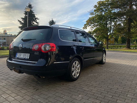 Volkswagen Passat 2 of 8