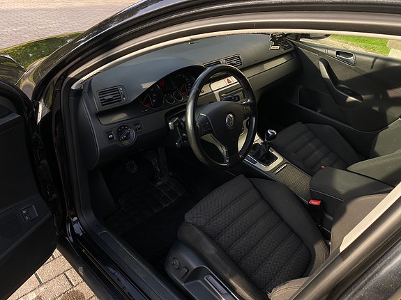 Volkswagen Passat 4 of 8
