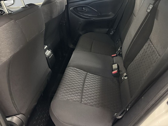 Toyota Yaris 7 of 14