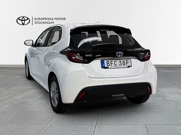 Toyota Yaris 2 of 14