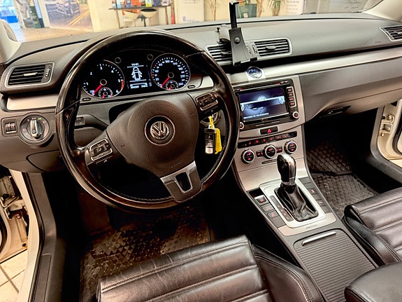 Volkswagen Passat 10 of 14