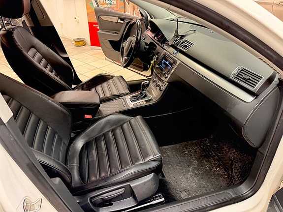 Volkswagen Passat 12 of 14