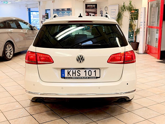Volkswagen Passat 4 of 14